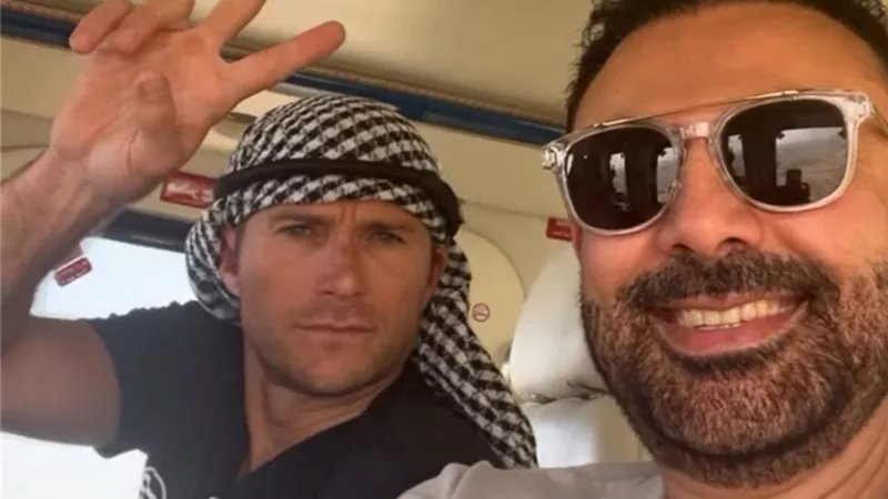 بعد حضوره ختام الجونة.. محمد كريم يصطحب سكوت إيستوود في جولة بالأهرامات