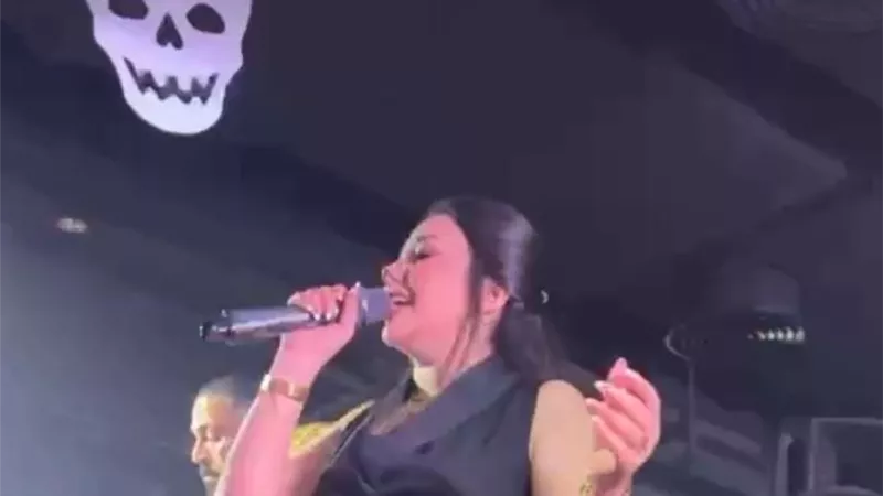 رحمة محسن تعود لجمهورها بعد أزمتها الأخيرة وتظهر بكامل أناقتها