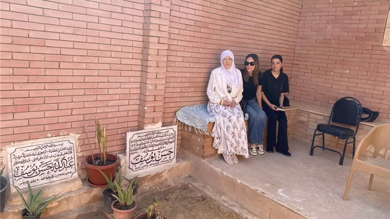شمس البارودي تتعرض لأزمة صحية بالتزامن مع زيارتها لقبر حسن يوسف