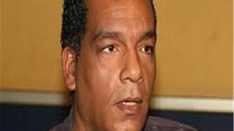 انهيار نجل احمد عبد الله مؤلف فيلم اللمبي خلال تشييع جثمانه