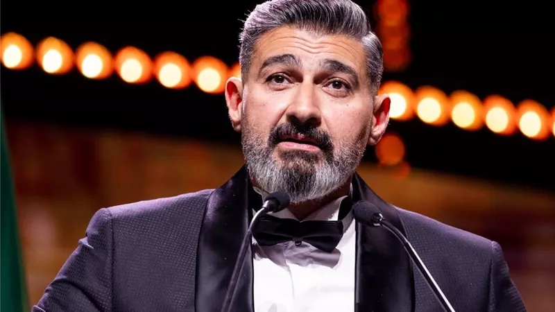 ياسر جلال يرد على الهجوم عليه بسبب تصريحاته عن الجزائر في مهرجان وهران