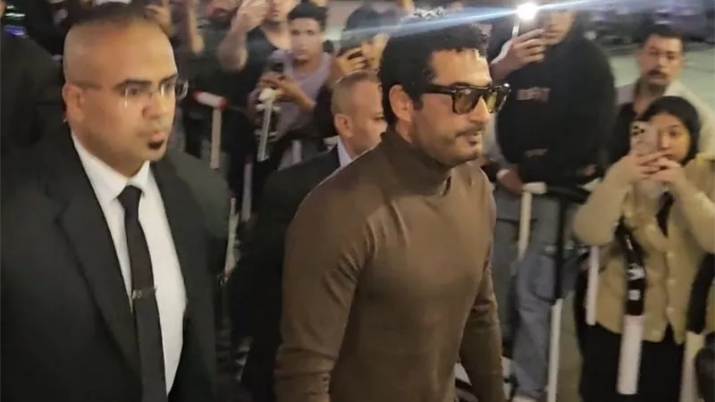 عمرو سعد ودرة وحسن الرداد وسيد رجب في عزاء والد محمد رمضان