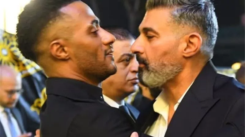 أحمد السقا ولبلبة وياسر جلال والعوضي وزينة في عزاء والد محمد رمضان