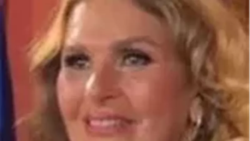 يسرا تتوّج مسيرتها بوسام فرنسي رفيع