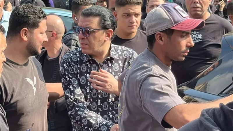 مصطفى كامل وعبد الباسط حمودة وحمادة الليثي في جنازة إسماعيل الليثي