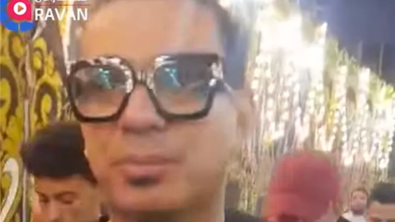 انهيار محمود الليثي في عزاء إسماعيل الليثي.. فيديو