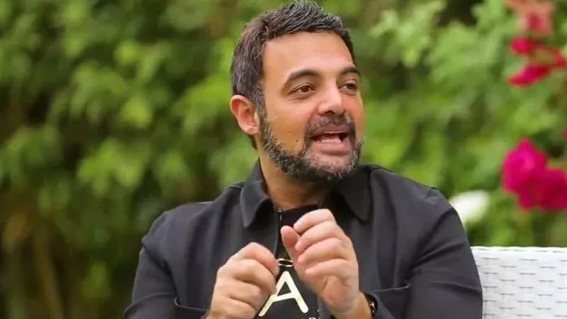 عمرو محمود ياسين يطالب الدولة بالتدخل للحد من فوضى السوشيال ميديا
