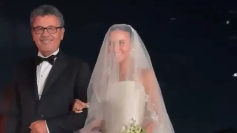 في أجواء عائلية داخل المنزل.. المخرج عمرو عرفة يحتفل بزفاف ابنته ملك