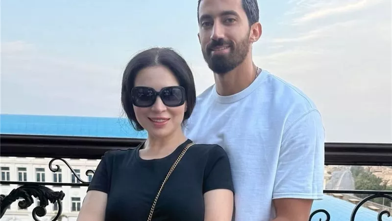 الظهور الأول لمي عز الدين وزوجها أحمد تيمور بعد زفافهما