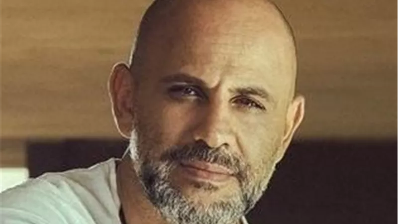عزيز الشافعي بعد انتقادات أغنية «بحرية»: أتعرض لحملة ممنهجة وسألجأ للقضاء ضد المسيئين