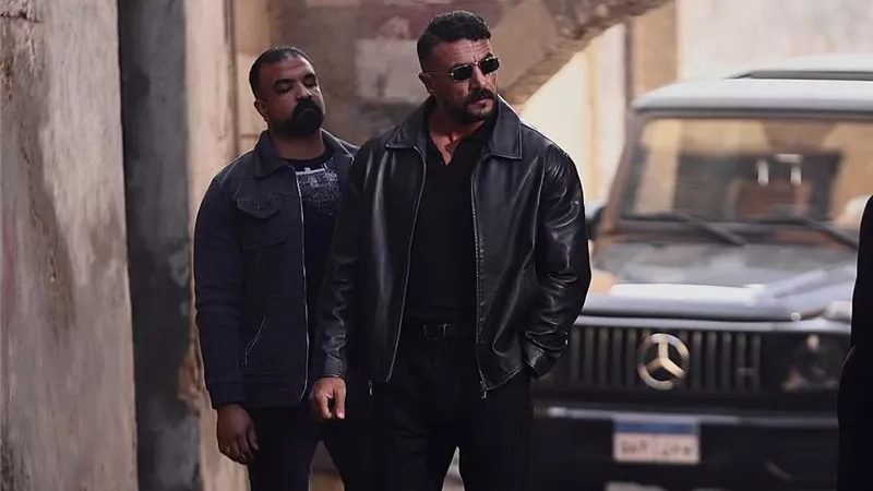 أحمد العوضي يفرج عن صور جديدة من كواليس مسلسله 