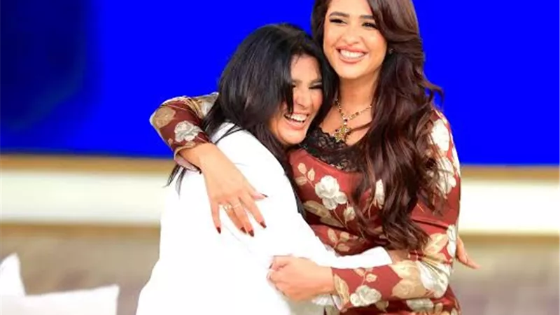 ياسمين عبد العزيز تروّج لحلقتها مع منى الشاذلي غدًا