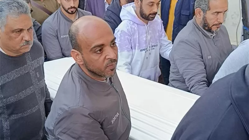 وصول جثمان سمية الألفي لمسجد مصطفى محمود لأداء صلاة الجنازة