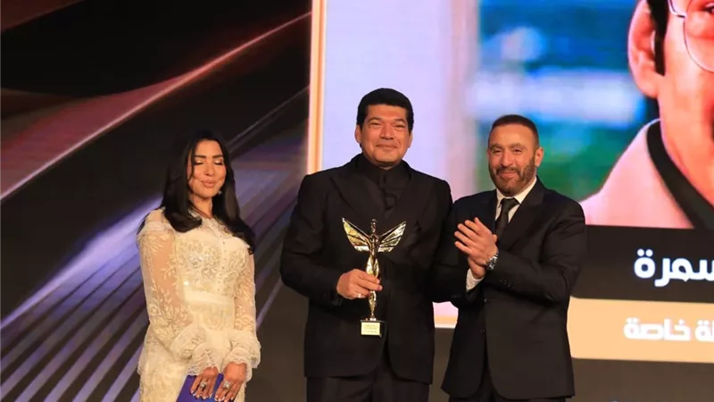 باسم سمرة يحصد جائزة أفضل تمثيل عن «العتاولة 2» من مهرجان الأفضل «وشوشة»
