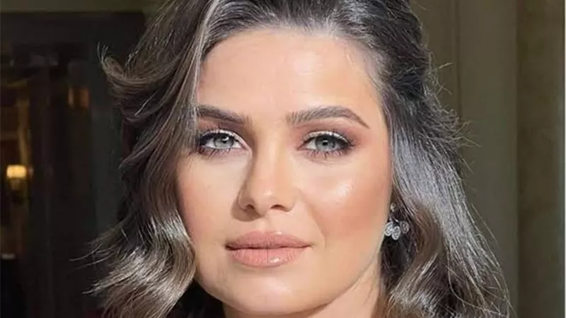 يسرا اللوزي تعتذر عن مسرحية 