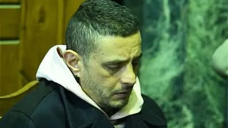 الحزن يخيم على ملامح أحمد الفيشاوي في عزاء والدته سمية الألفي