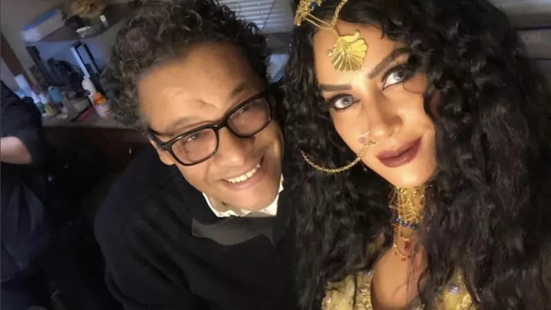 «سندي ومرايتي وإيد أمينة»..هند صبري تنعي الماكيير محمد عبد الحميد بكلمات مؤثرة