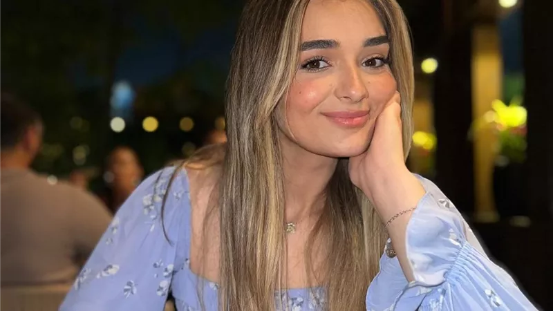 أنا مبهورة..ملك أحمد زاهر تشيد بأداء منى زكي في فيلم 