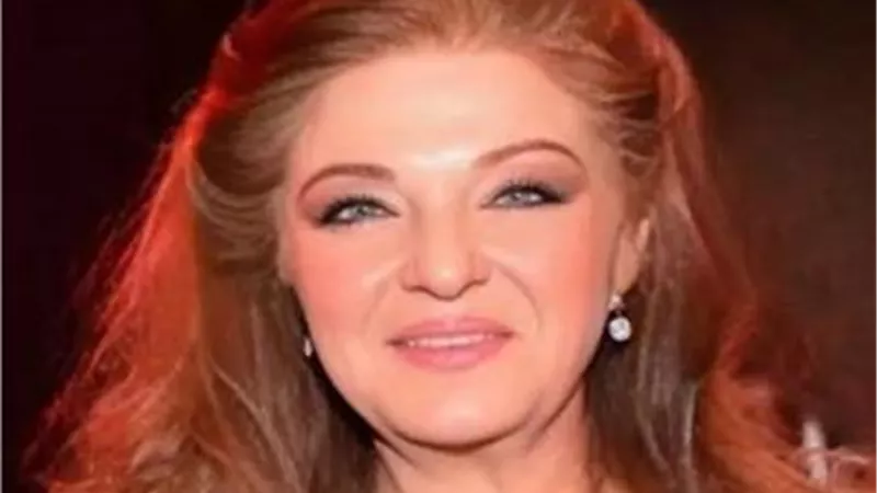 طقم ألماس وسيارة مرسيدس وفيلا..هدى رمزي تضع النقاط فوق الحروف بشأن هدايا زواجها