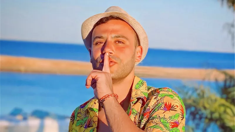 محمد إمام ساخرا: 