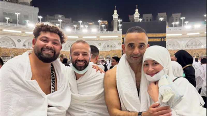 منة شلبي تؤدي مناسك العمرة مع زوجها المنتج أحمد الجنايني