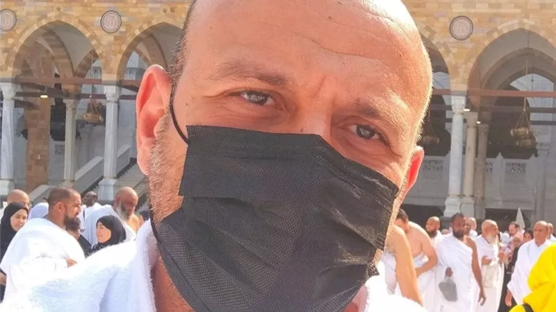 قبل دخول السباق الدرامي 2026.. أحمد مكي يؤدي مناسك العمرة