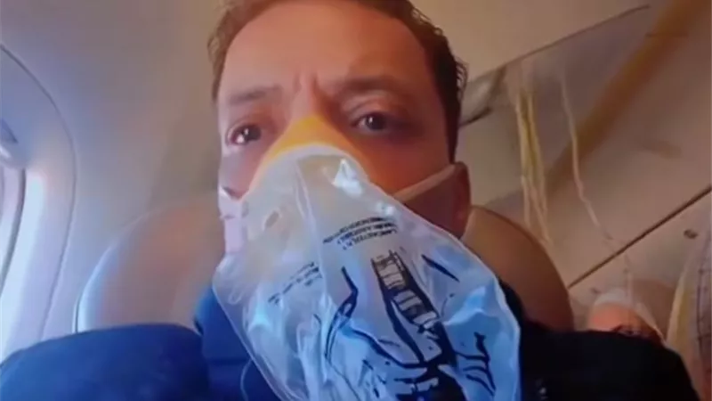 دعواتكم.. طارق الشيخ يثير قلق جمهور بسبب عطل فني في الطائرة