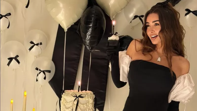 الأسود يليق بك.. هنا الزاهد بإطلالة ساحرة في عيد ميلادها