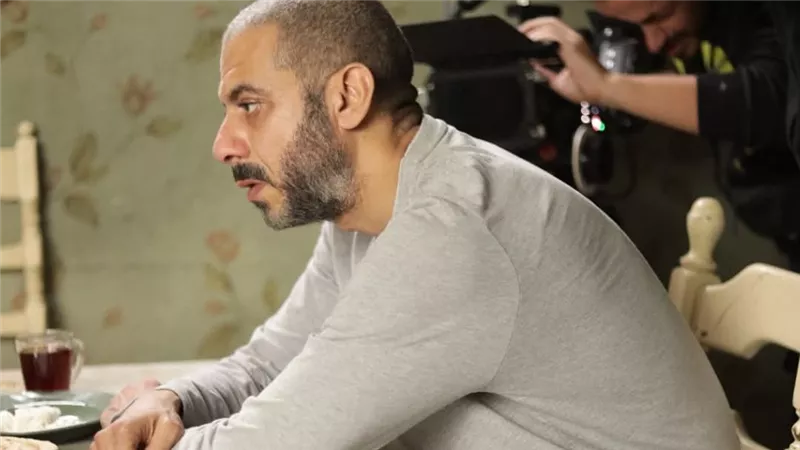 صور جديدة من مسلسل «أب ولكن» لـ محمد فراج وعرضه في رمضان 2026