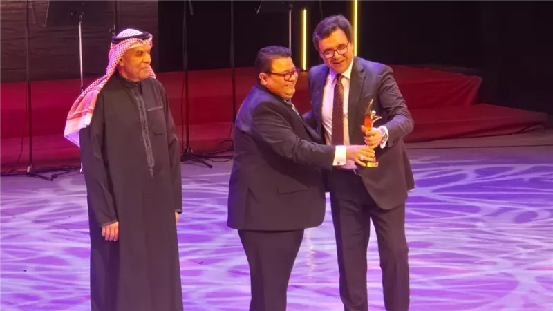 افتتاح الدورة الـ16 لمهرجان المسرح العربي بحضور كوكبة من نجوم المسرح وتكريم 17 شخصية بارزة