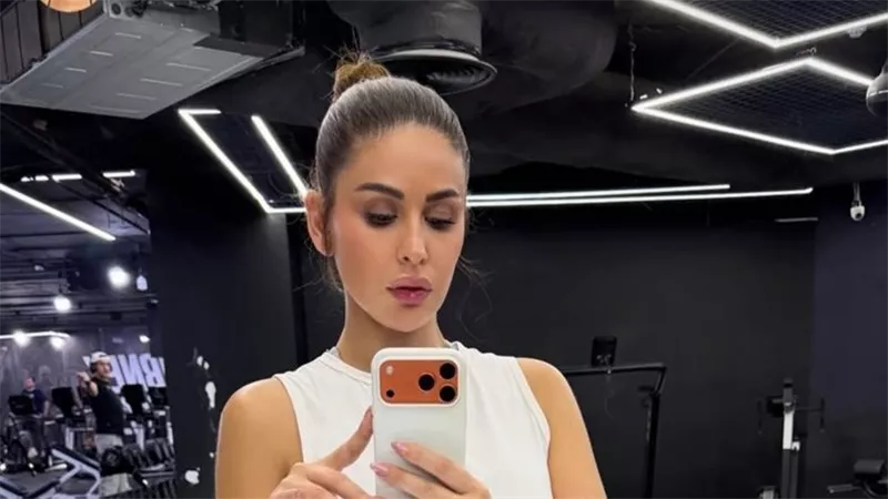مي سليم تخطف الأنظار بإطلالة رياضية من داخل الجيم