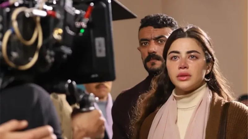 يارا السكري تشعل السوشيال ميديا بمشهد رومانسي مع أحمد العوضي في «على كلاي»