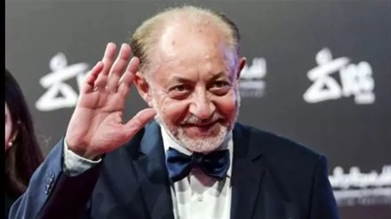 عبد العزيز مخيون يطمئن جمهوره على صحته بعد خضوعه لجراحة في المخ