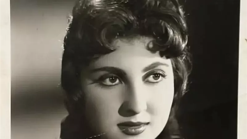صورة نادرة للفنانة نادية الجندي في شبابها تثير الجدل