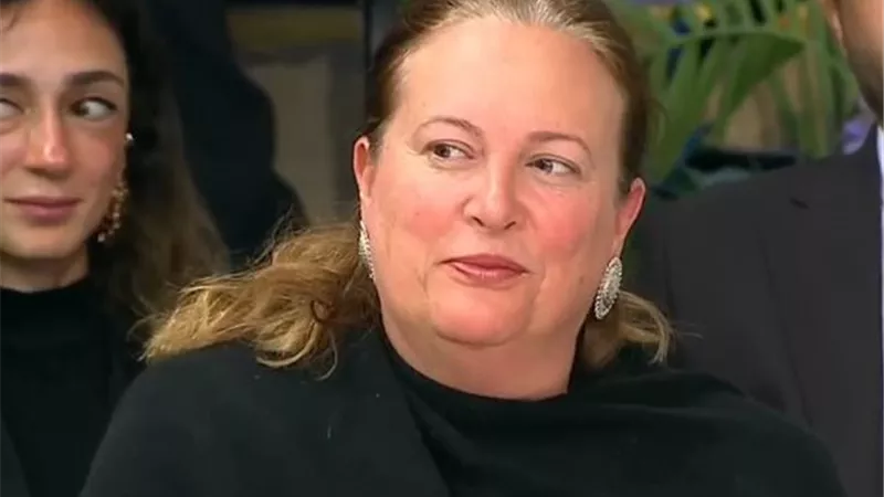 ليزا ابنة مجدي يعقوب تخطف الأنظار في أول ظهور لها: 