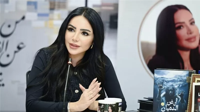 إنجي علاء تحتفل بتوقيع روايتها الجديدة 
