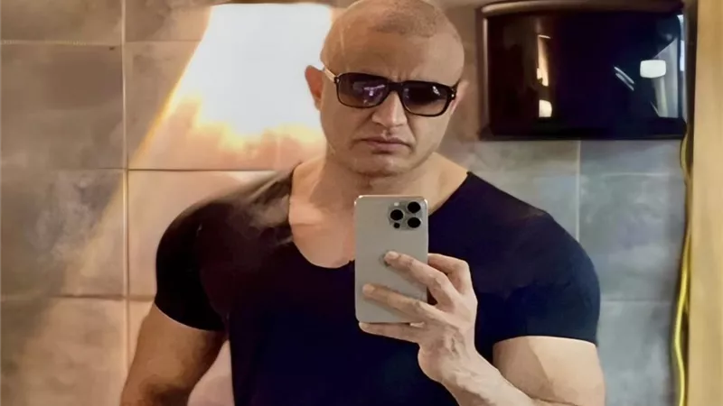 ٩ مسامير وشريحة.. أحمد رمزي يطمئن جمهوره بعد إصابته في مسلسل 