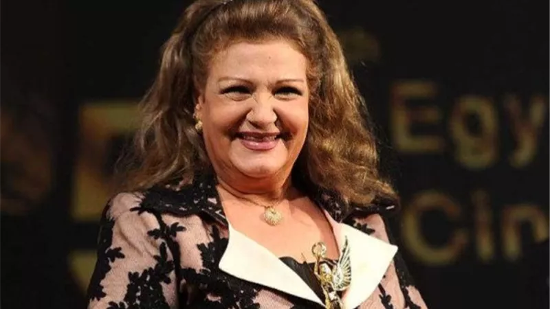 بتروح الكنيسة وتصلي فيها.. مفاجأة في ديانة وتصرفات الفنانة ميمي جمال
