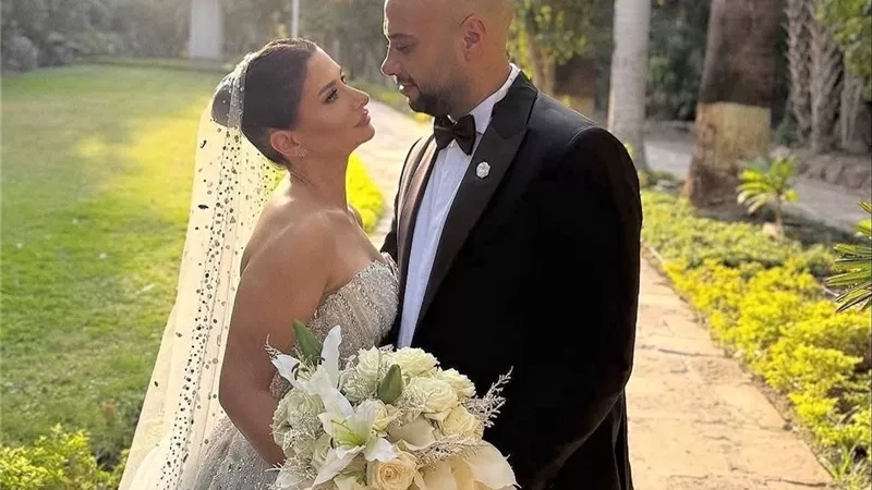بهذه الكلمات حاتم صلاح يتغزل في زوجته بمناسبة عيد ميلاده