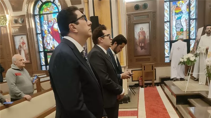 قداس الأربعين لوالدة الفنان هاني رمزي بكنيسة أبي سيفين بالتجمع الأول