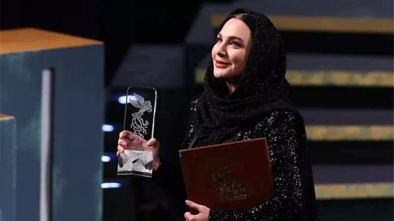 أول فنانة عربية تفوز بها.. سلاف فواخرجي تهدي جائزة 
