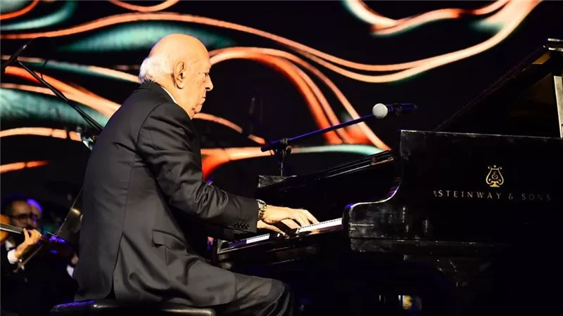 عمر خيرت يشعل أجواء عيد الحب في الأوبرا بحضور جماهيري كامل العدد
