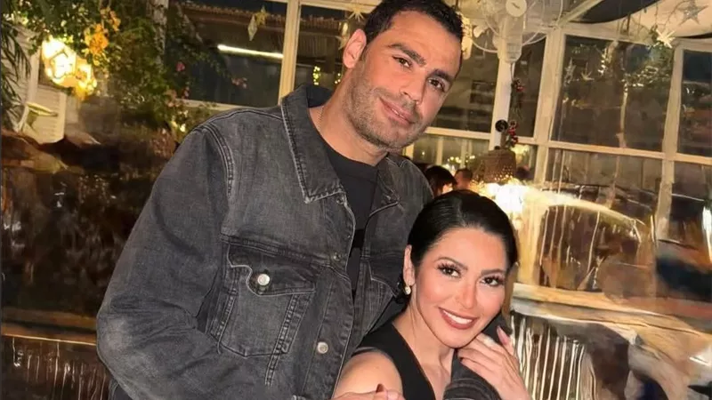 محمد عبد المنصف يكشف سبب إخفاء زواجه الثاني عن لقاء الخميسي: 