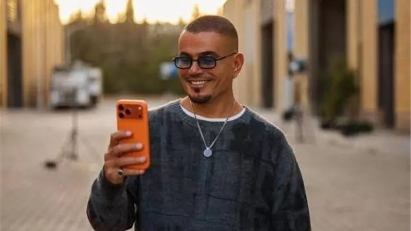 عمرو دياب يواصل تحطيم الأرقام القياسية ويتصدر بيلبورد عربية للأسبوع الـ50