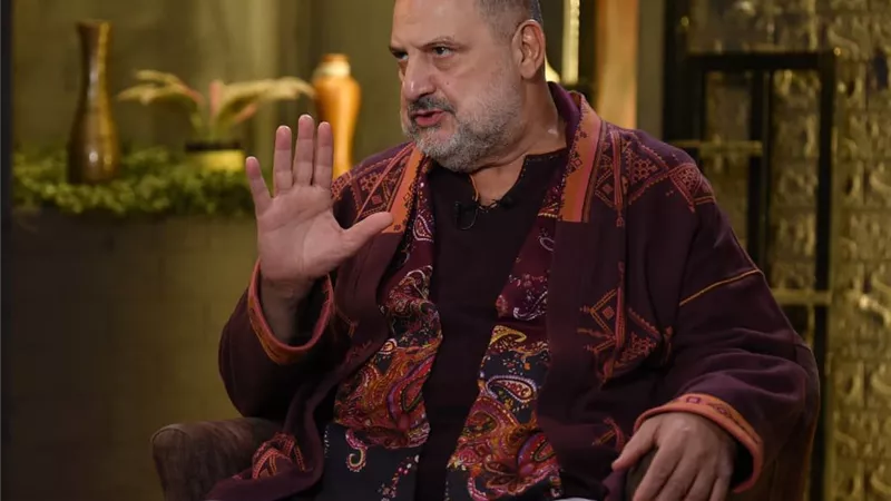 خالد الصاوي: نجاح منى زكي يثير غيرة زميلاتها.. ولن أحكم على 