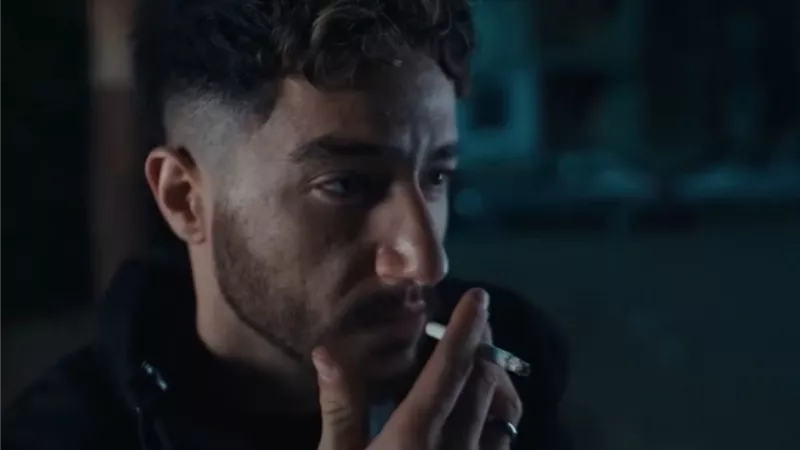 فتوح أحمد يعتدي على أحمد مالك بالضرب في الحلقة 12 من «سوا سوا» 
