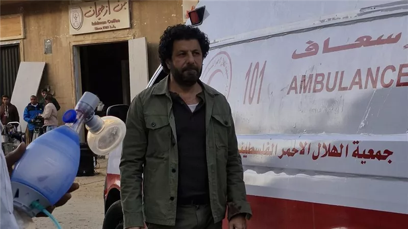 «صحاب الأرض» تحت الهجوم.. وإياد نصار يحصد إشادات عالمية واسعة