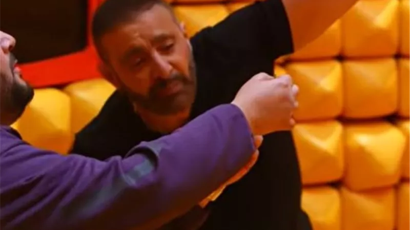 ترجع لـ مها الصغير ولا ترتبط بزوجة اخرى؟.. رد غير متوقع من السقا في رامز ليفل الوحش