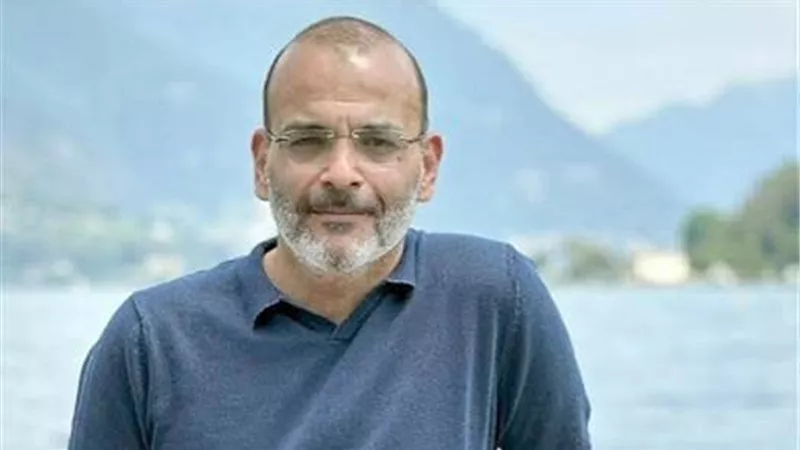 أيمن بهجت قمر يوضح: «الشعر اللي كتبته ما قصدتش فيه حد بعينه» ويعلق على الجدل حول المنافسة بين النجوم