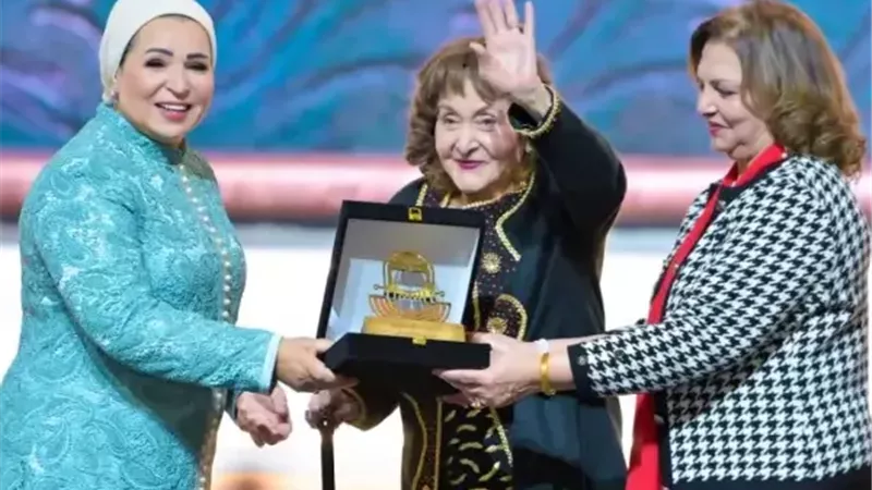 تكريم 3 فنانات في يوم المرأة من السيدة انتصار السيسي
